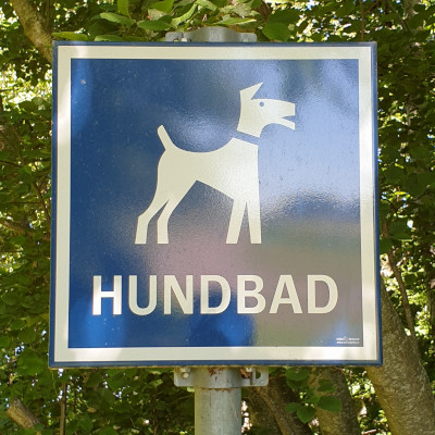 Ausschilderung Hundbad. Foto: Bernd Beckmann