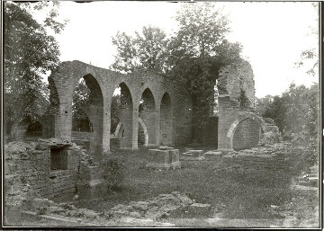Alvastra monastery ruin. Photo: Ödeshögs hembygdsbok